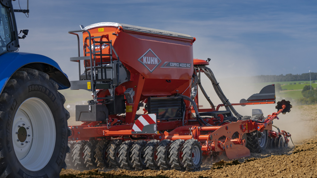 Univerzální tažené secí stroje