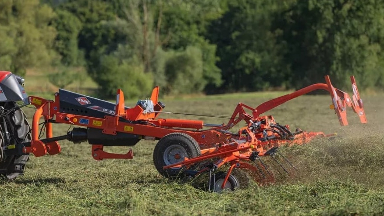 GF 8703 T - Tažený obraceč píce
